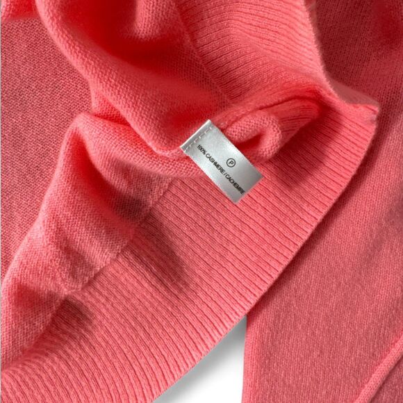 Lisa Todd 100% Cashmere Notched Crew Sweater Soft Pink Wm Sz Med Lightweight NWT - Picture 5 of 9